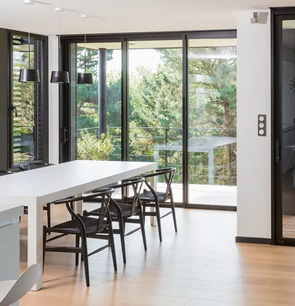 baies-coulissantes-3vantaux-noir-aluminium-k-line.