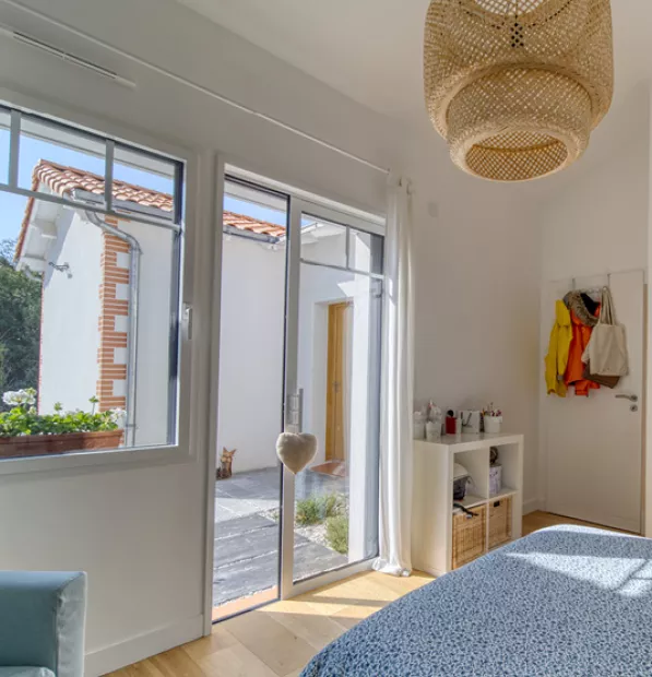 Baie à galandage avec petits bois en alu