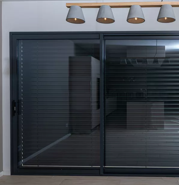 Brise soleil à lames avec occultation fermée