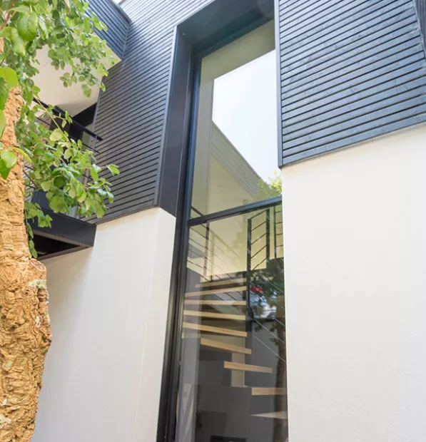 Vue extérieure d'un ensemble composé fixe en alu 