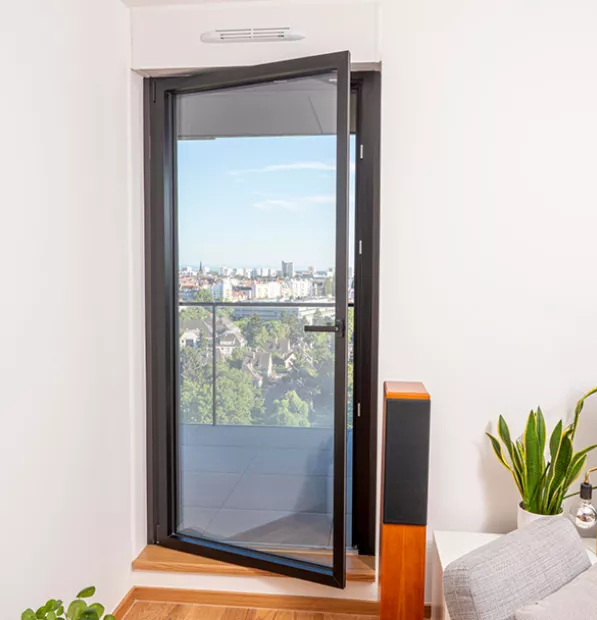 Porte-fenêtres semi ouverte 1 vantail