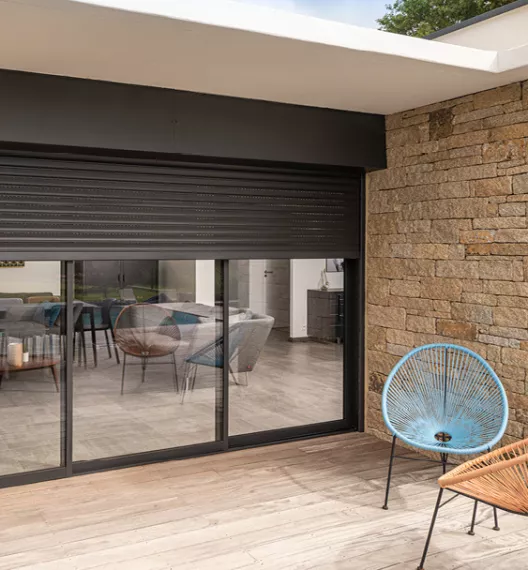 Volets roulants avec coffre extérieur